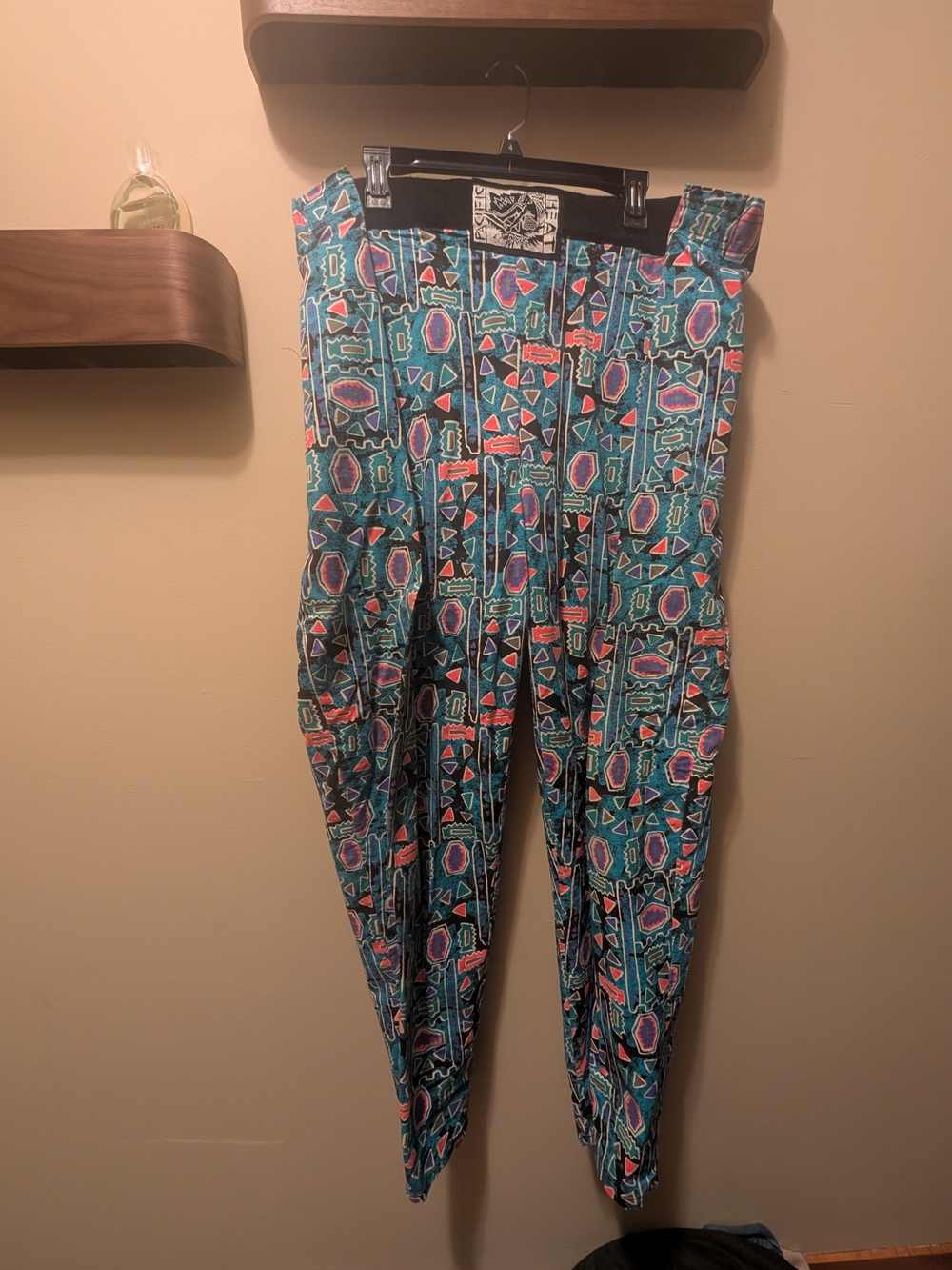 Men's Teal Geometric Print Joggers with Elastic Velcro Waist (Pacific Heat)